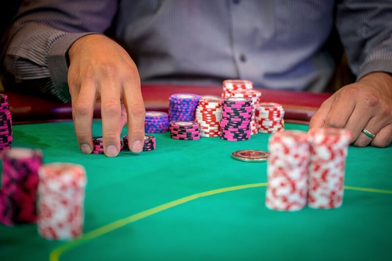 Bluff in Poker: The Benefits of Bluffing