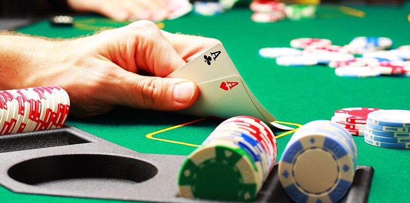 What is Bluff in Poker?